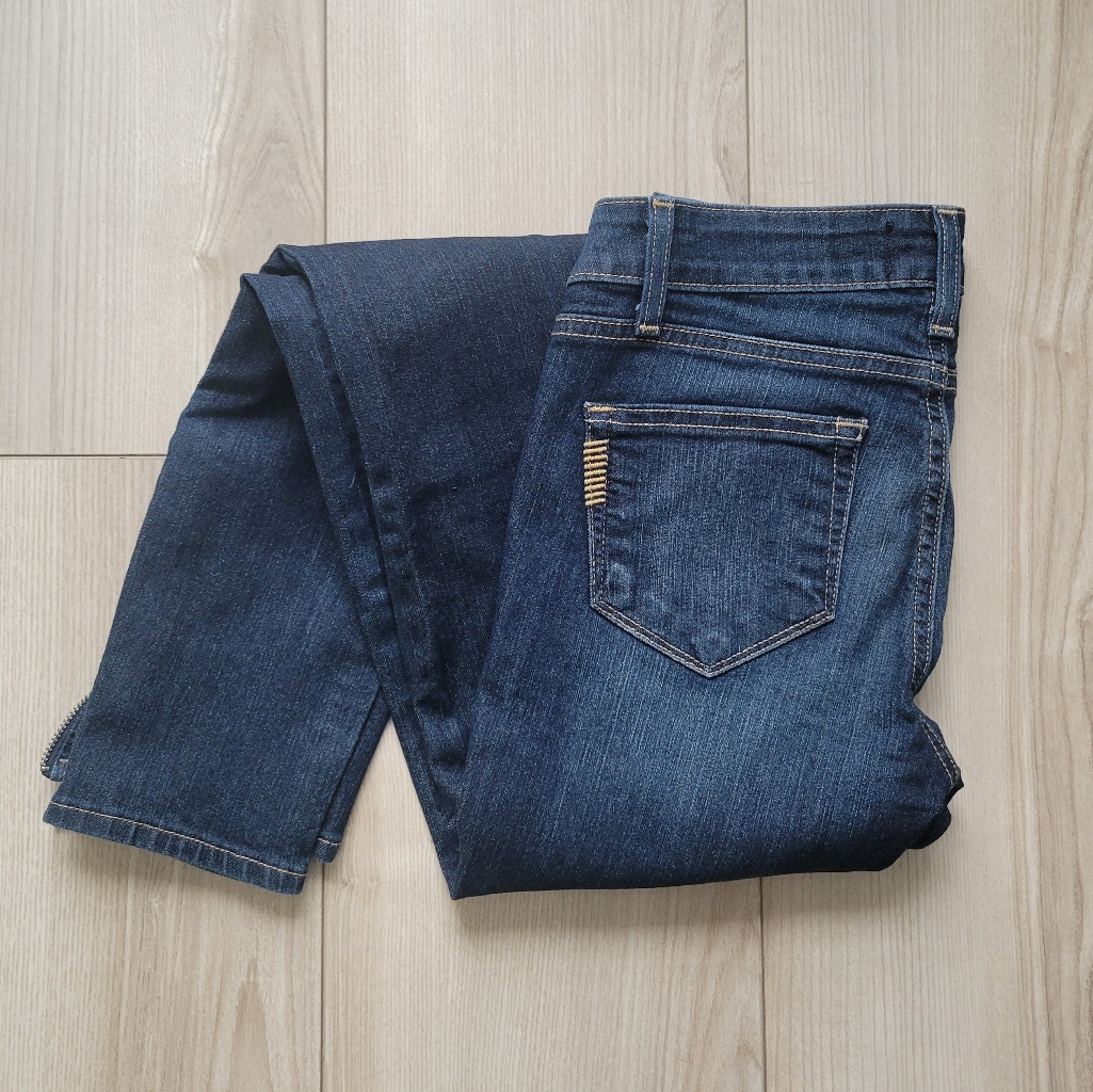 Paige Skinny Jeans Dark Blue. Size 26